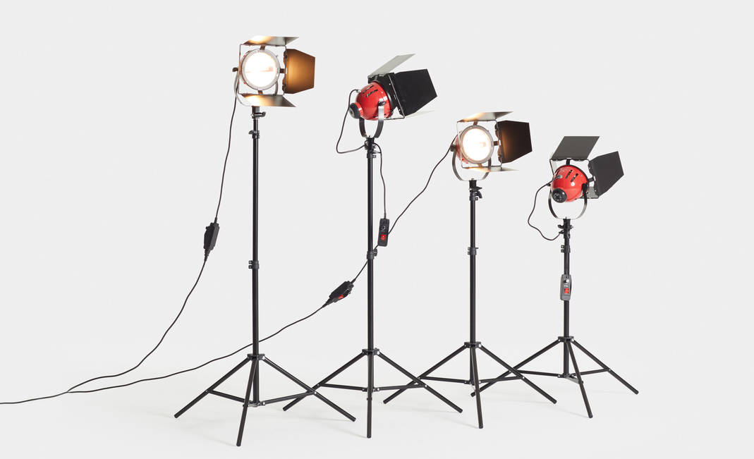 Red "Hollywood" Spotlight With Tripod | Crimons