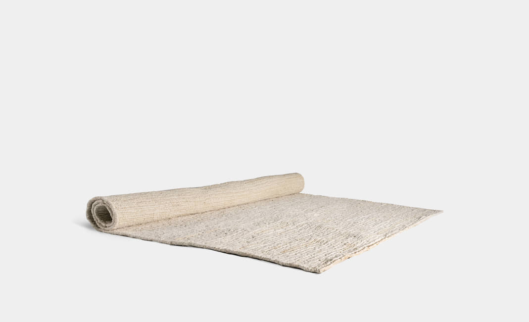 temor confirmar Rugido Alquiler alfombra esparto natural blanca. Alquiler de mobiliario para  eventos.