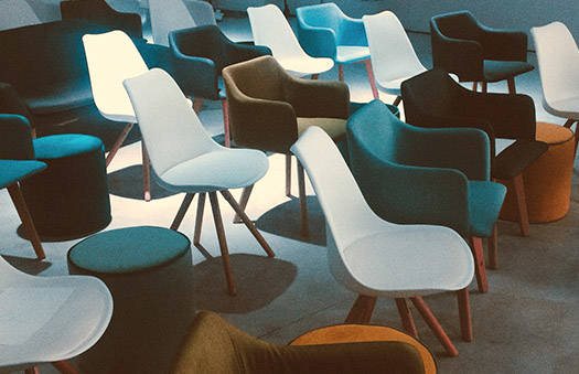 Alquiler de sillas para eventos: ¿cuáles son adecuadas para cada evento? | Crimons