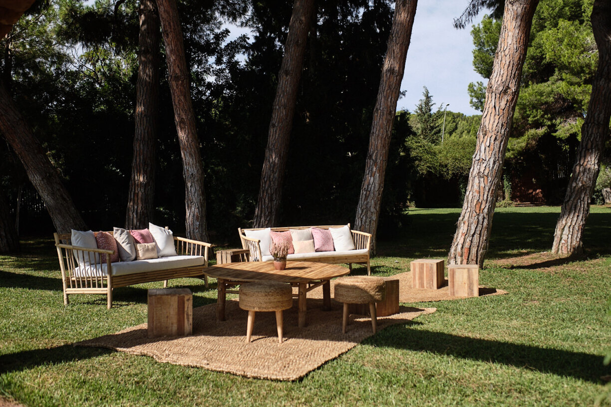 Chill out de rafia, perfecto para eventos al aire libre.