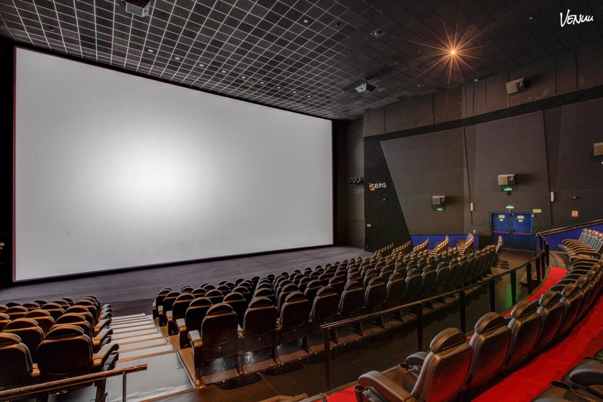 Sala 5 en Cinesa Príncipe Pío Madrid, sala tipo cine para eventos corporativos.
