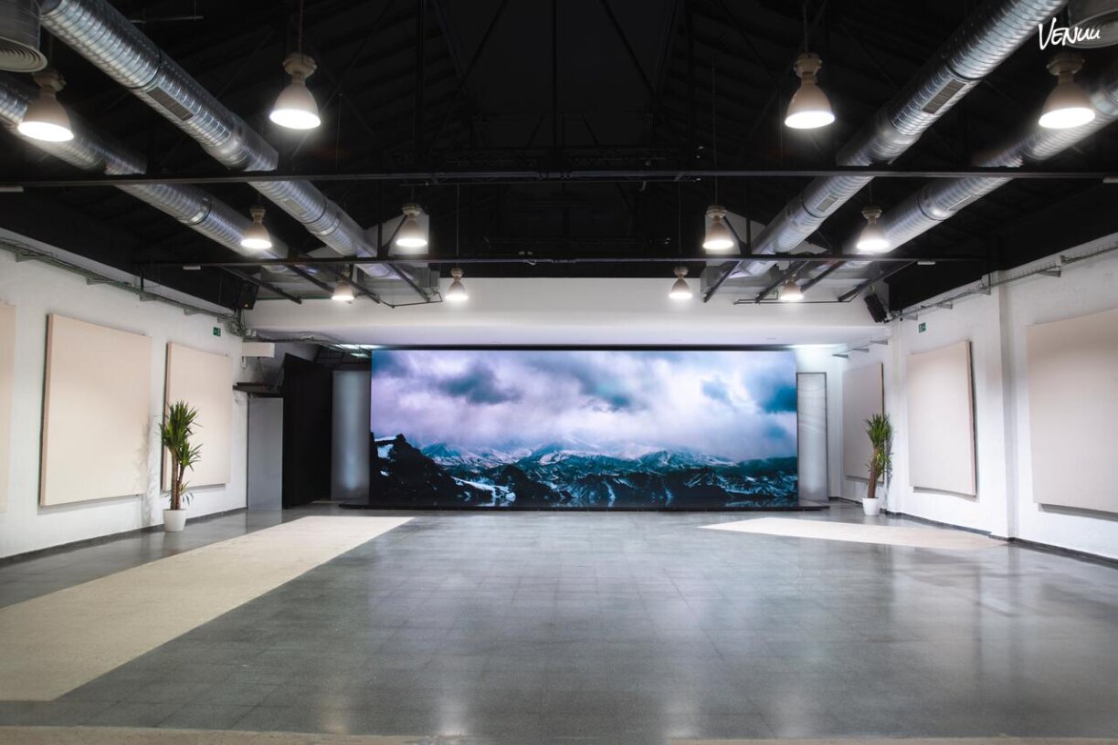 Espacio Downtown en Madrid, salón versátil elegante para eventos.