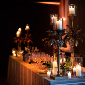 How to decorate your portable bar for a stylish event