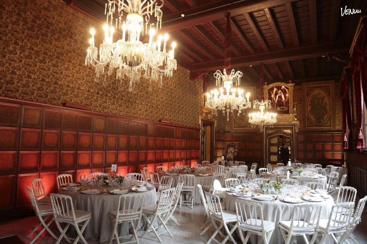 Sala Gremial de La Casa de la Seda, espacio con historia para cenas exclusivas.