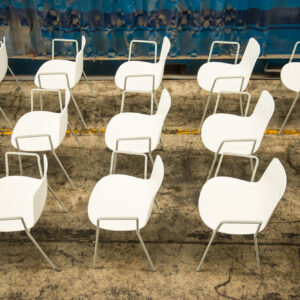 Alquiler de sillas conference blancas para eventos