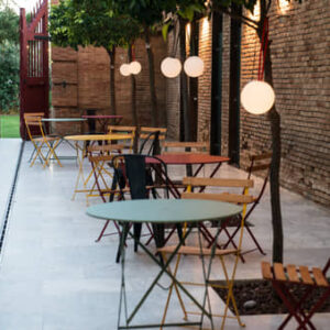 sillas jadin verde para eventos