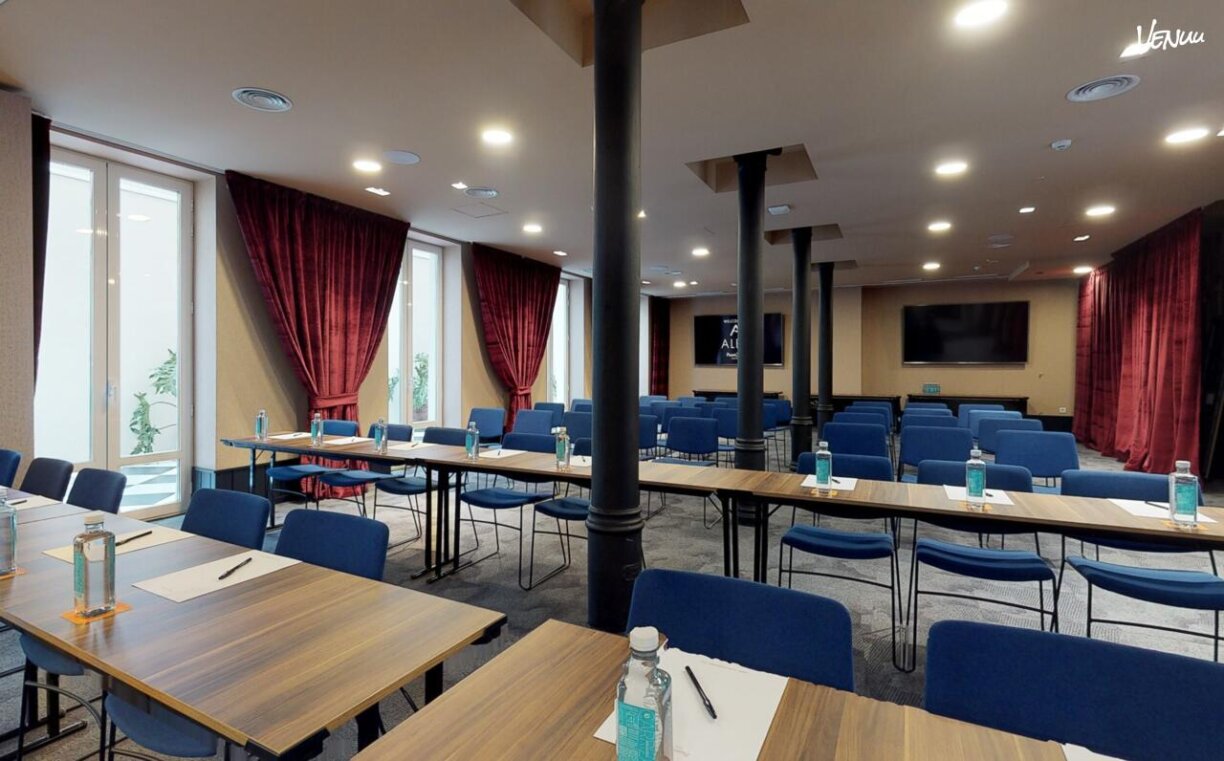 Sala Alba en Room Mate Alba, sala luminosa y profesional para eventos.