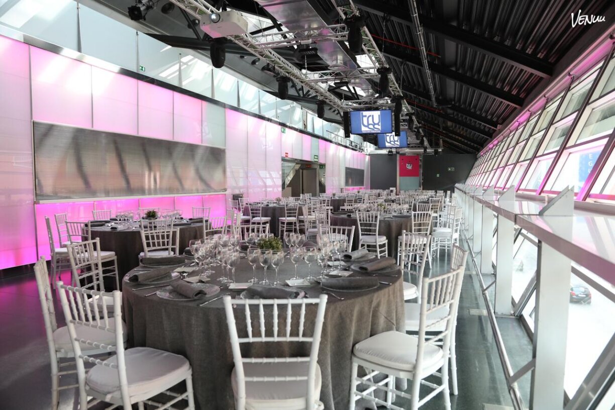 Sala LED en TRUSS Madrid, ideal para eventos tecnológicos e impactantes.