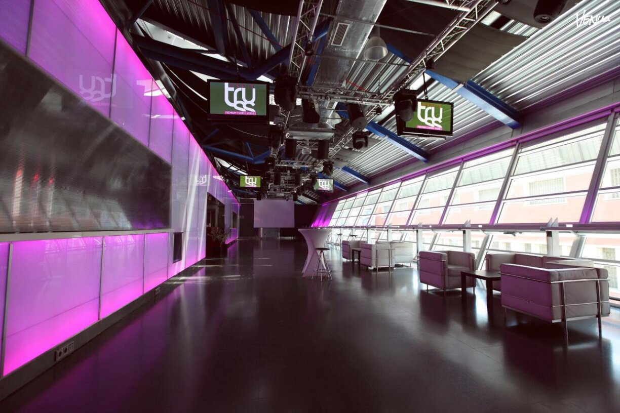 Sala LED de Truss Madrid, espacio audiovisual para eventos corporativos.