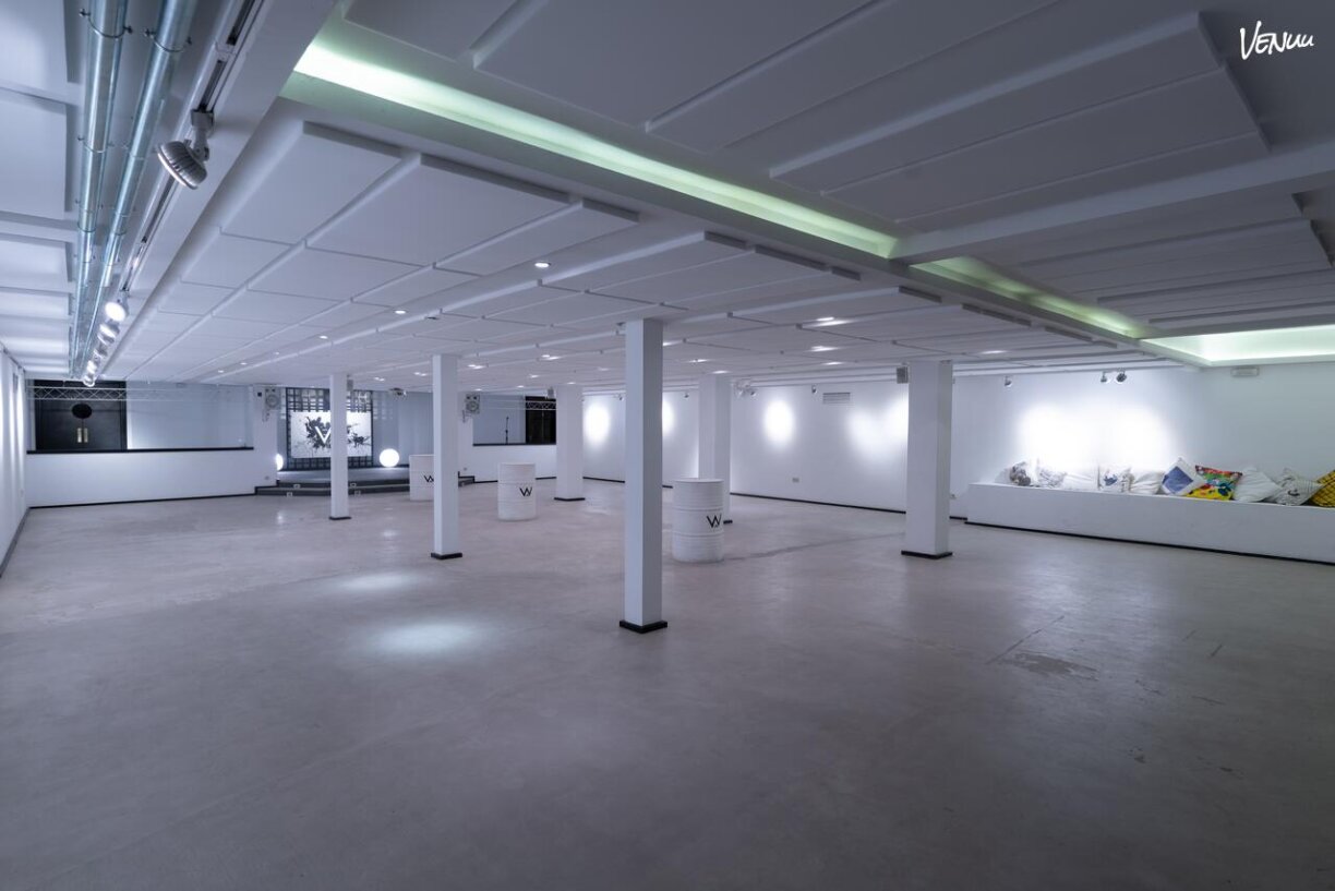 White Lab Sala Stage en Madrid, espacio con escenario para eventos corporativos.